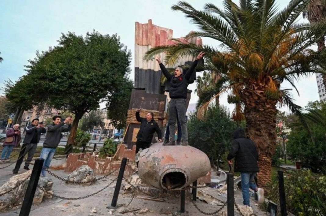 Esad rejimi bitti Suriye’de yeni dönem başladı: Şam’da halk sokaklara akın etti 4